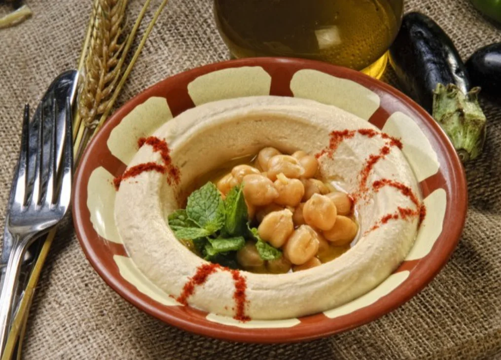 حمص بالطحينة